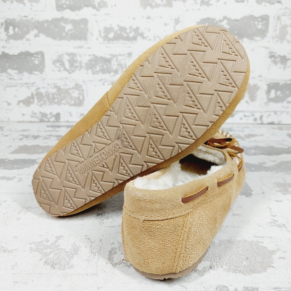 New Minnetonka Tan Suede Slip On Lace Top Fur Lining Casual Flat Loafers F80 - Picture 8 of 11